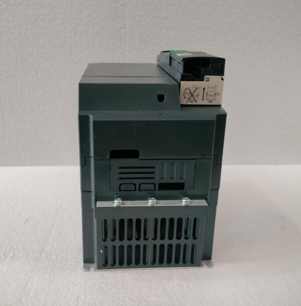 AAB 4 SCHNEIDER ELECTRIC ATV320U75N4B 7.5KW - 10HP 3 PHASE AC DRIVE