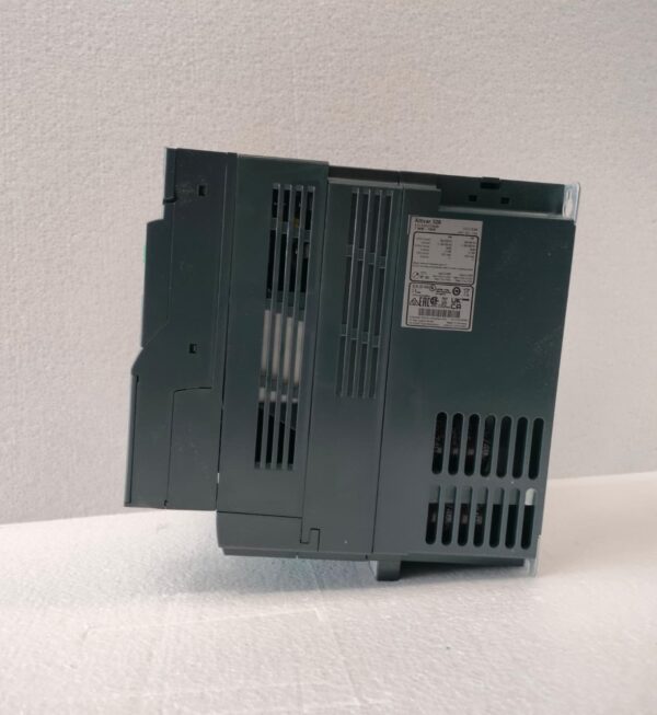 AAB 7 SCHNEIDER ELECTRIC ATV320U75N4B 7.5KW - 10HP 3 PHASE AC DRIVE