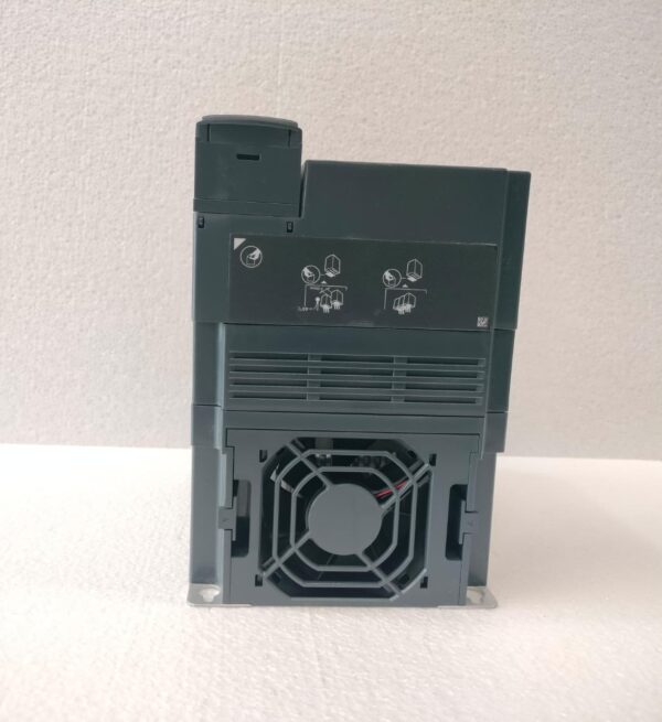 AAC 6 SCHNEIDER ELECTRIC ATV320U55N4B 5.5KW - 7.5HP 3 PHASE AC DRIVE