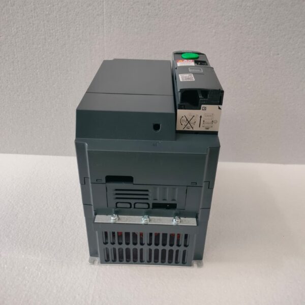 AAC 8 SCHNEIDER ELECTRIC ATV320U55N4B 5.5KW - 7.5HP 3 PHASE AC DRIVE