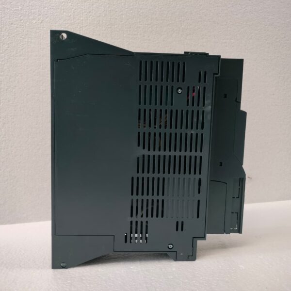SCHNEIDER ELECTRIC ATV320U40N4B 4KW - 5HP 3 PHASE AC DRIVE