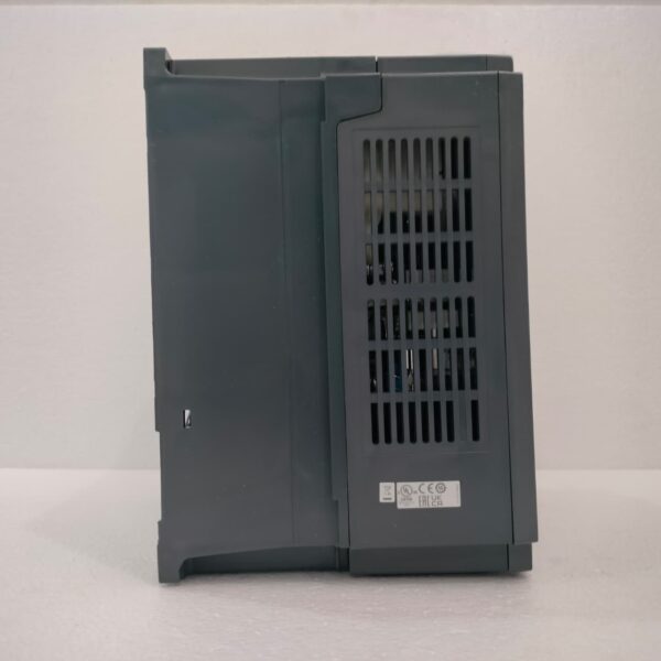 Y 5 Mitsubishi Electric FR-E740-300-EC 15kW 20HP 3-Phase AC Inverter Drive 380-480V